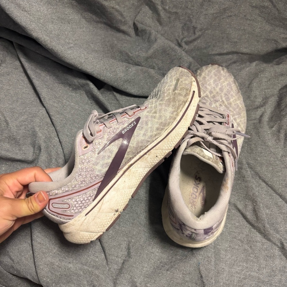 Brooks Ghost 14 size 8 - Picture 2 of 9
